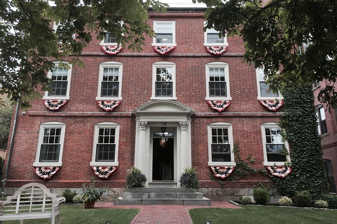 2.5-Hour Salem History & Sightseeing Guided Walking Tour - The best season and day to go