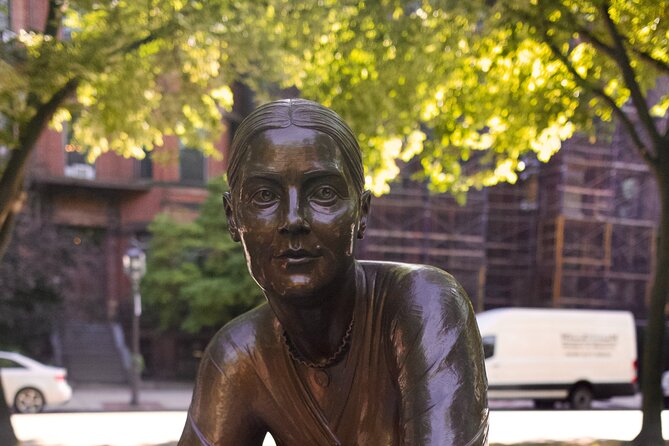 Back Bay Chocolate and Art Galleries Tour - The art galleries add more than decoration