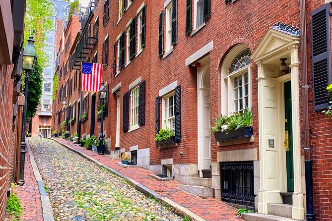 Beacon Hill Boston History + Photo Walking Tour (SMALL Group) - Boston Common and the first public garden in America
