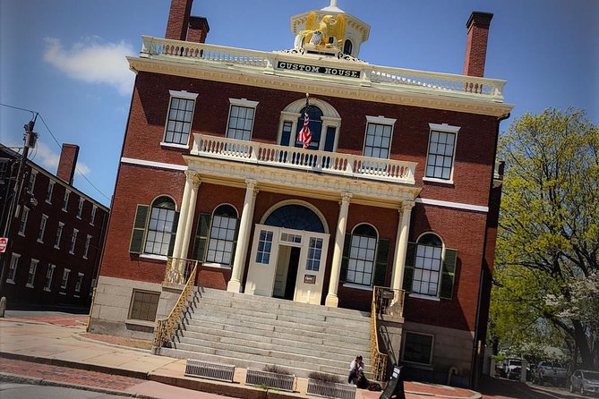 Best Historic Overview of Salem Walking Tour - Churches, statehood, and the Bewitched statue