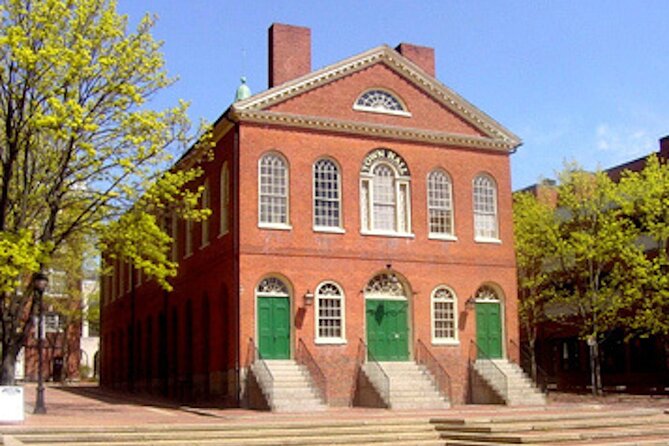 Best Hocus Pocus Movies & More Tour - The Witch House, viewed from outside
