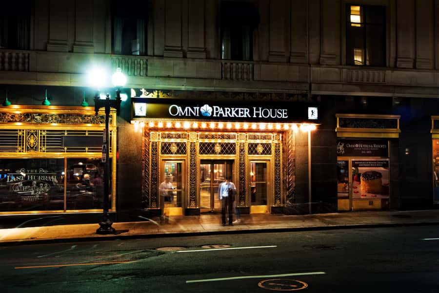 Boston: Boos and Brews Haunted Pub Crawl - Emmet’s Pub brings an Irish note to the route