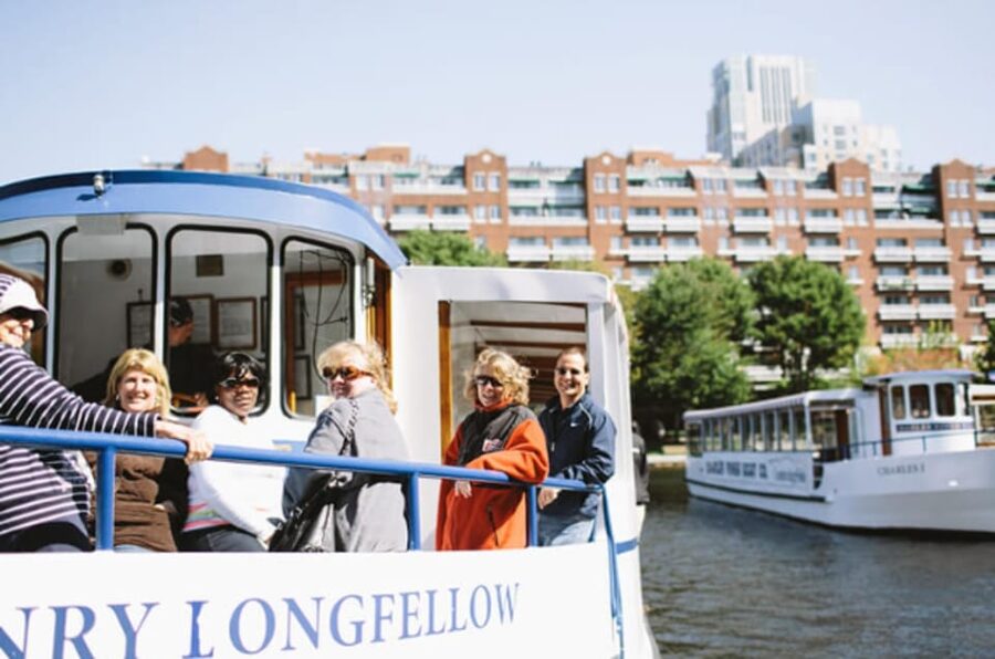Boston: Charles River Sightseeing Cruise - Choosing your seat for sun, wind, and views