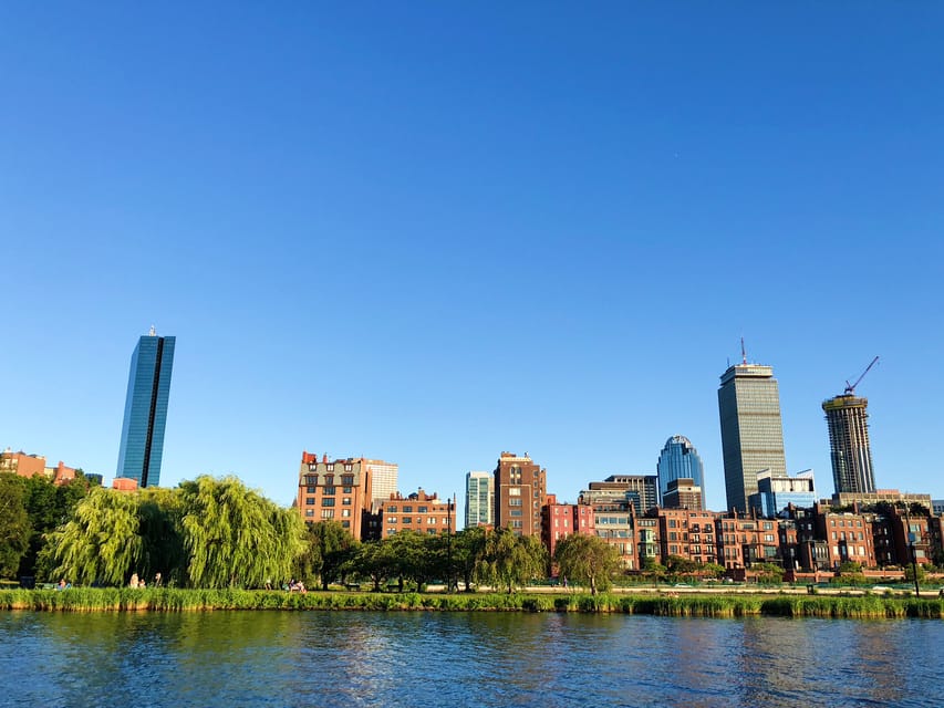 Boston: Charles River Sightseeing Cruise - Sailboats, rowers, and the everyday river