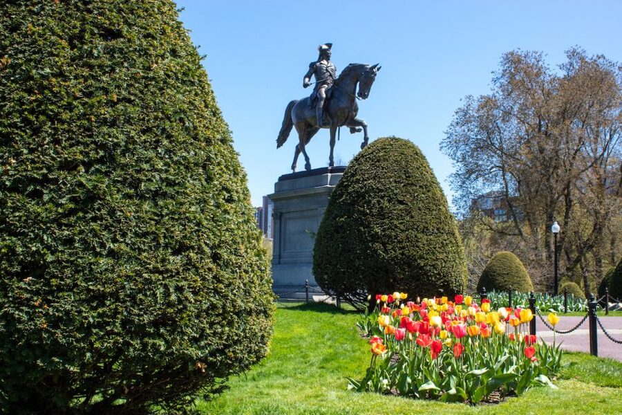 Boston: City History and Highlights Audio App Walking Tour - Boston history with your own pause button