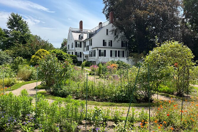 Boston Day Tour by Ferry: Salem Witch Trials Past to Present - Two hours to eat, shop, and go your own way