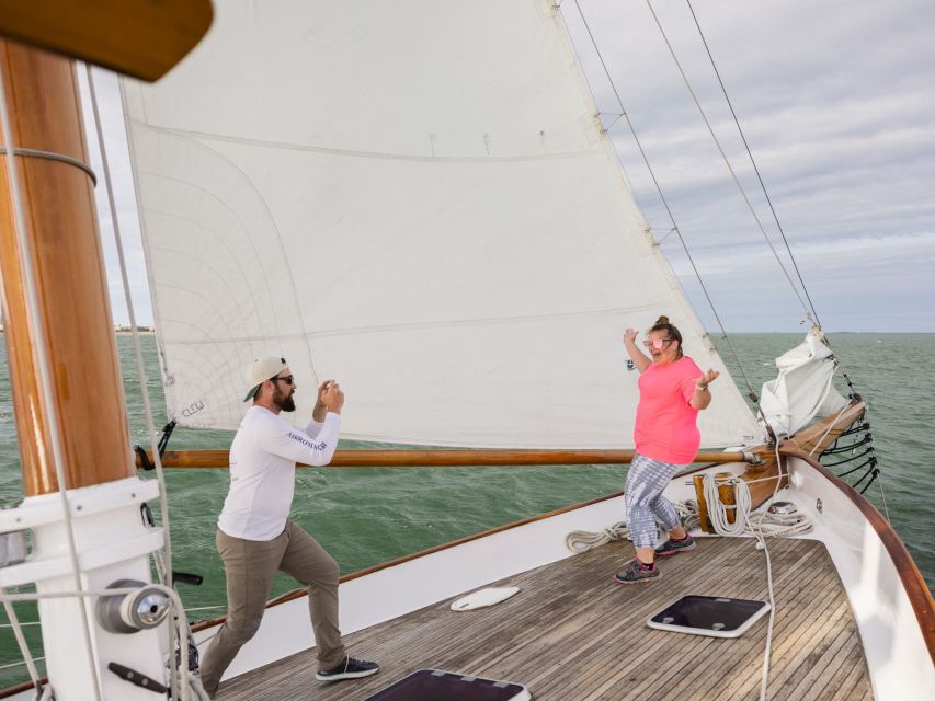 Boston: Downtown Harbor Sailing Cruise - Waterfront Park and the New England Aquarium