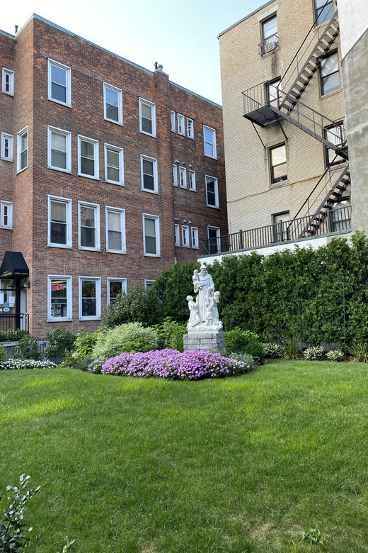 Boston: Freedom Trail Guided Walking Tour in French - Cemeteries, churches, and the city’s first stories