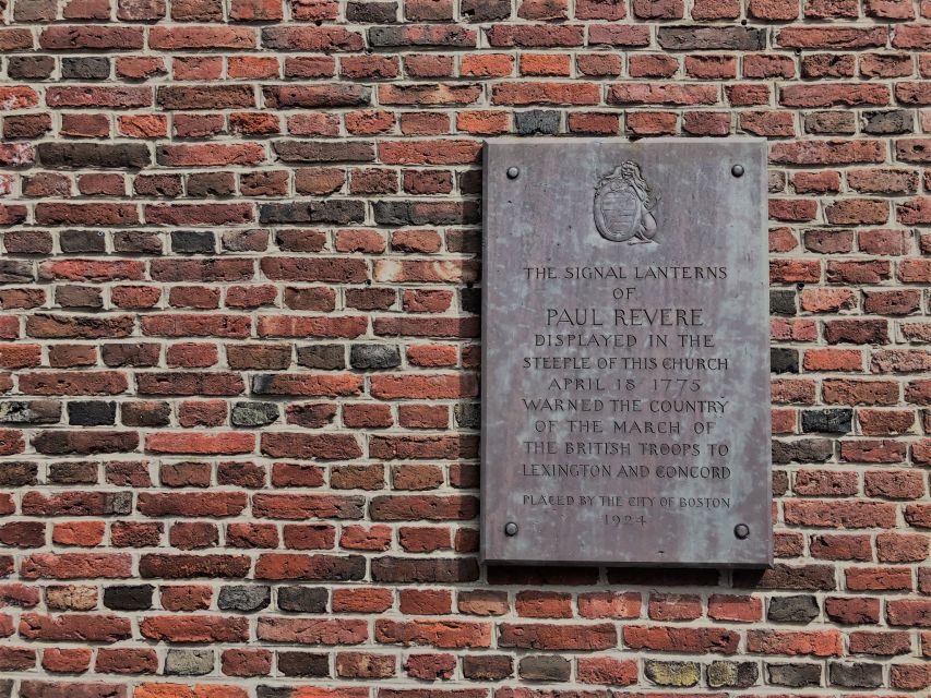 Boston: Freedom Trail Tour with Old North Church & Cruise - A closer look at Old North Church