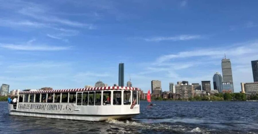 Boston: Harbor and Charles River Architecture Boat Tour - Boston and Cambridge along the Charles River basin