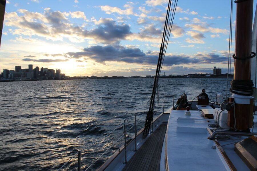 Boston: Harbor Champagne Sunset Sail from Rowes Wharf - Drinks, picnics, and the champagne question