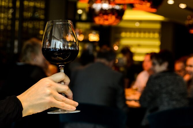 Boston Historic Taverns Tour with Tastings and Ferry - A first pour at the Warren Tavern