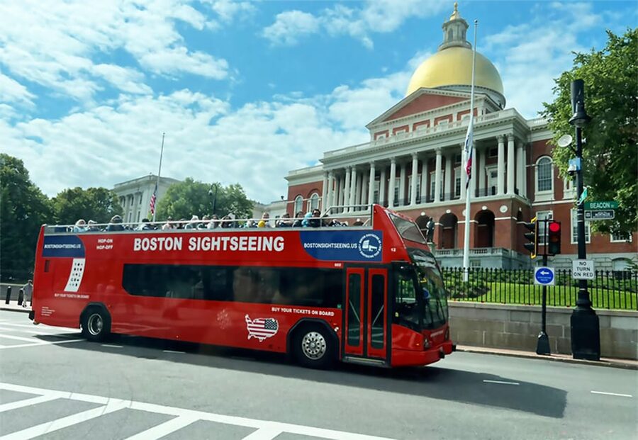 Boston: Hop-On Hop-Off All Day Boston Sightseeing Tour - Stop 1: New England Aquarium and the waterfront