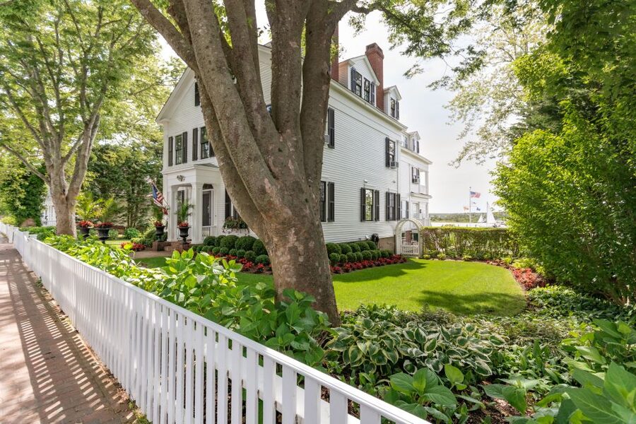 Boston: Martha's Vineyard Day Trip with Optional Island Tour - Free Time: Make the Six Island Hours Count