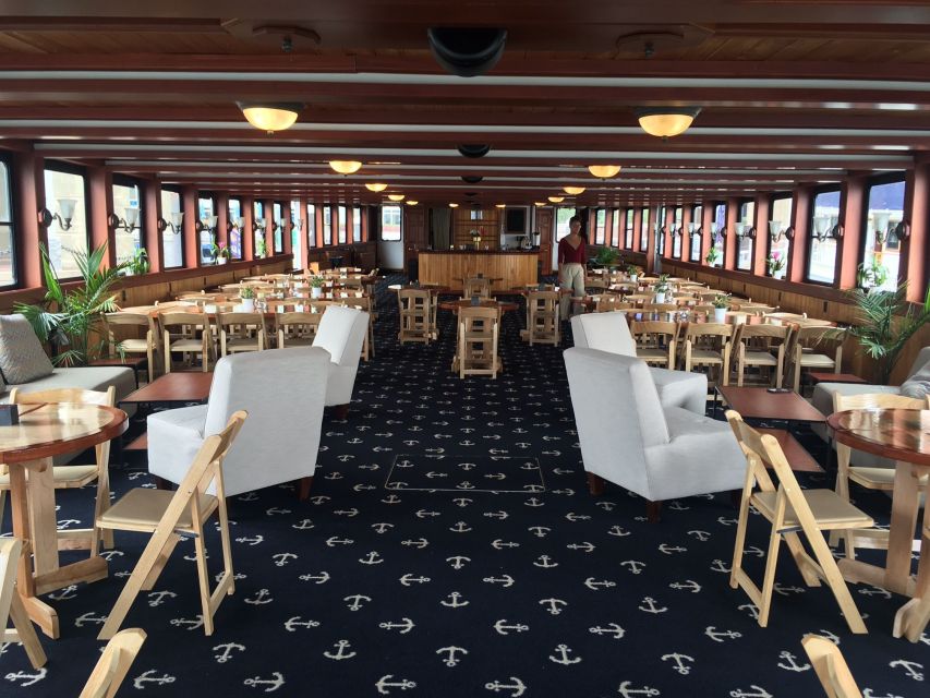 Boston: New England Harbor Cruise - Fort Independence and Spectacle Island