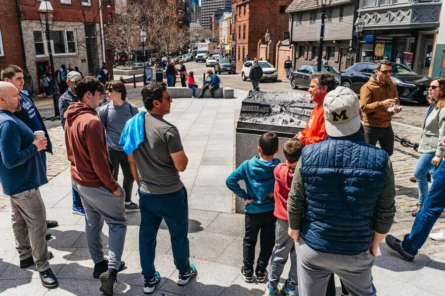 Boston: North End Pizza Walking Tour with 3 Slices & Cannoli - North End streets, churches, and Paul Revere