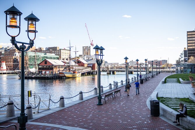 Boston Seafood & Freedom Trail Walking Tour - The Massachusetts State House and Beacon Hill