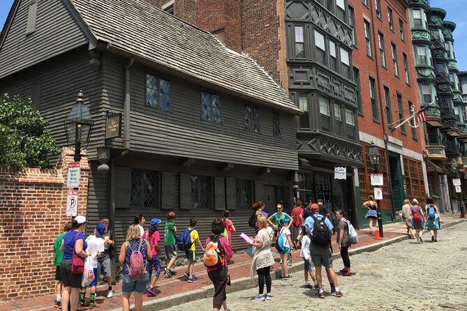 Boston Seafood Lovers Food and History Walking Tour - Cannoli closes the North End loop