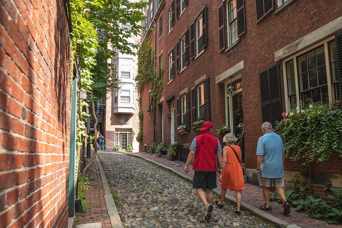 Boston Seafood to Freedom Trail Highlights Private Tour - Old City Hall, King’s Chapel, and Granary Burying Ground