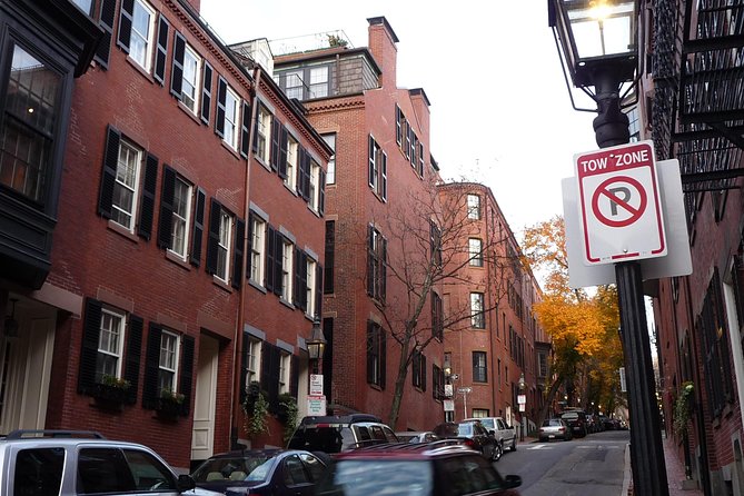 Boston Sightseeing Tour - a fully-narrated driving tour - Faneuil Hall, Boston Common, and the Tea Party story