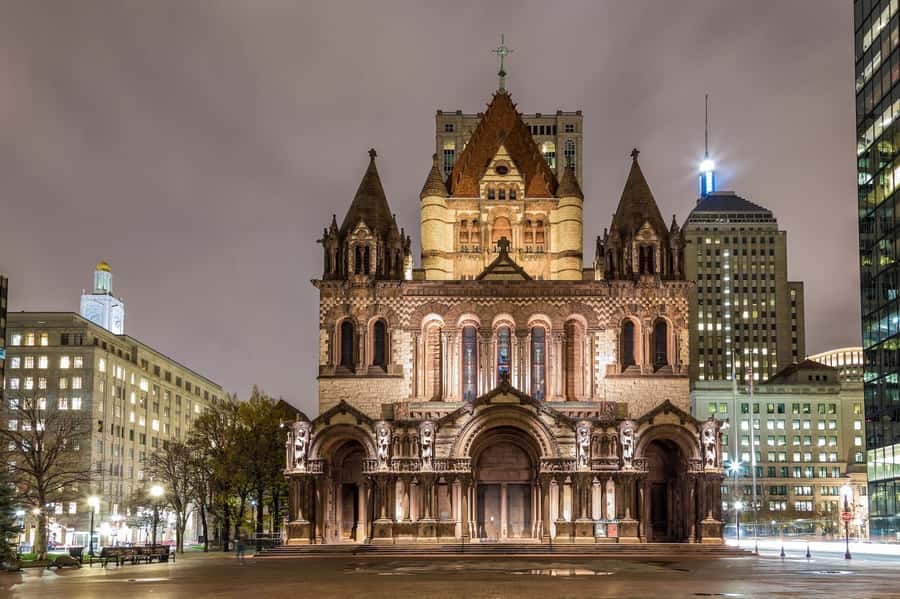 Boston: The Ghosts of Boston Tour - Finding Mary Dyer’s statue