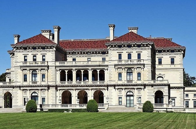 Boston to Newport: Breakers and Marble House Small Group Tour - Lunch and Free Time by the Newport Waterfront