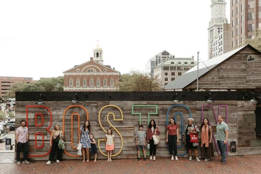 Boston: Ultimate Historic Food & Drink Tour - Following the Freedom Trail between bites