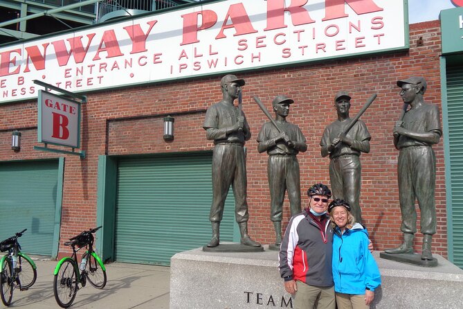 Comfort Hybrid Boston City Bike Rental - Five minutes to Beacon Hill’s brownstones