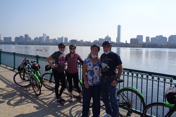 Comfort Hybrid Boston City Bike Rental - A 30-minute ride toward Fenway Park