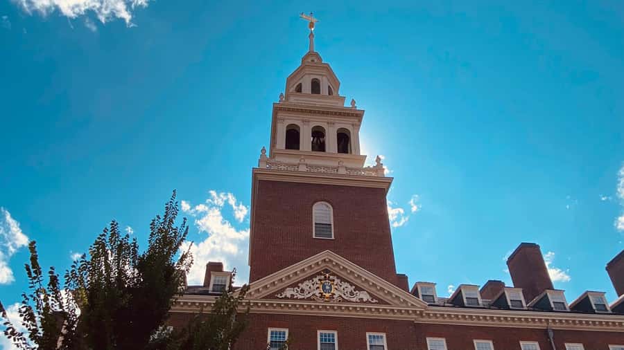 Harvard: America's oldest university - walking tour in French - Harvard Yard, where the university story begins
