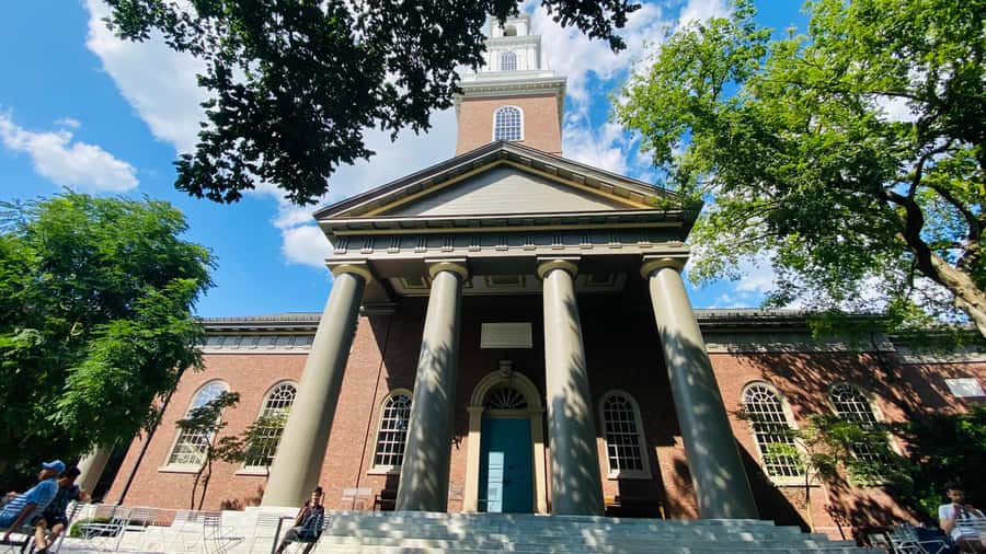 Harvard: America's oldest university - walking tour in French - A closer look at student life and traditions
