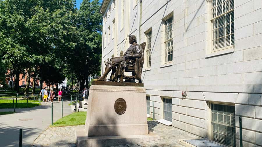 Harvard: America's oldest university - walking tour in French - Why the French guide matters