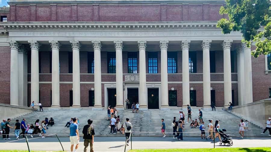 Harvard: America's oldest university - walking tour in French - Who will get the most from this Harvard walk