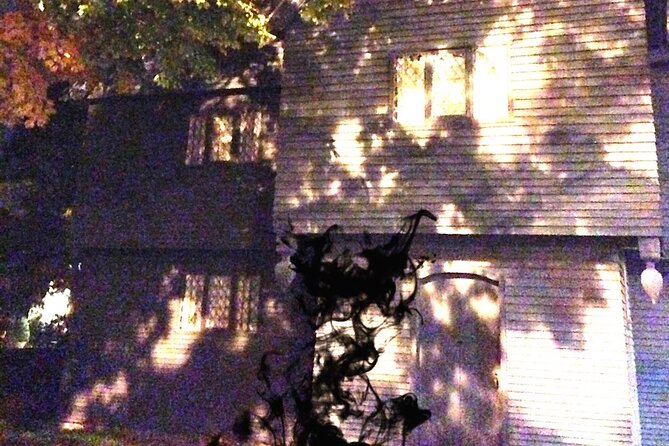 Haunted Footsteps Best Ghost & Paranormal Salem Tour - The Witch House adds a darker Salem connection