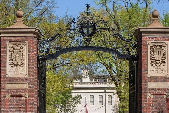 Illustrious Schools: Group Tour of MIT And Harvard - Why the MIT to Harvard route works