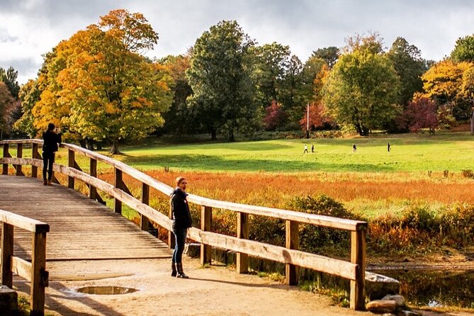 Lexington & Concord 3 hour private tour from Boston - Buckman Tavern and the waiting militia