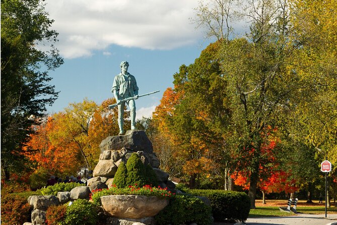 Lexington & Concord Self-Guided Driving & Walking Audio Tour - Lexington Battle Green and the first shots