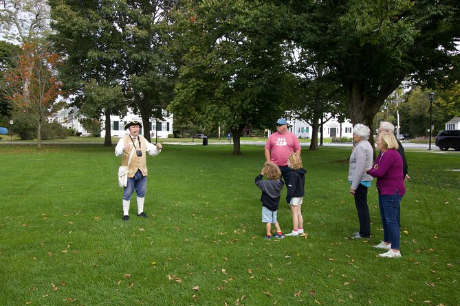 Lexington, MA Battle Green Walking Tour with Costumed Guide - Buckman Tavern and the Moments Before the Shooting