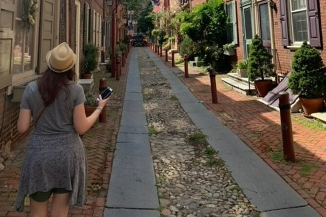 Mysteries on the Move: Scavenger Hunt in Boston - Starting at 139 Tremont Street
