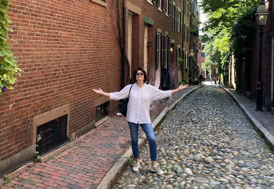 Old Boston: Beacon Hill & Back Bay Walking Tour in French - Boston Public Garden and the city’s open space