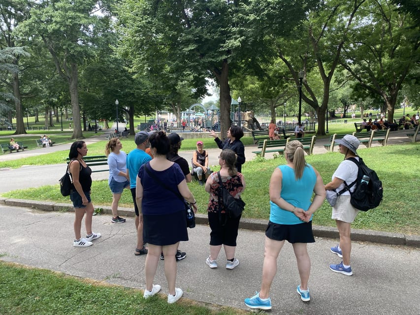 Old Boston: Beacon Hill & Back Bay Walking Tour in French - Inside the Boston Public Library