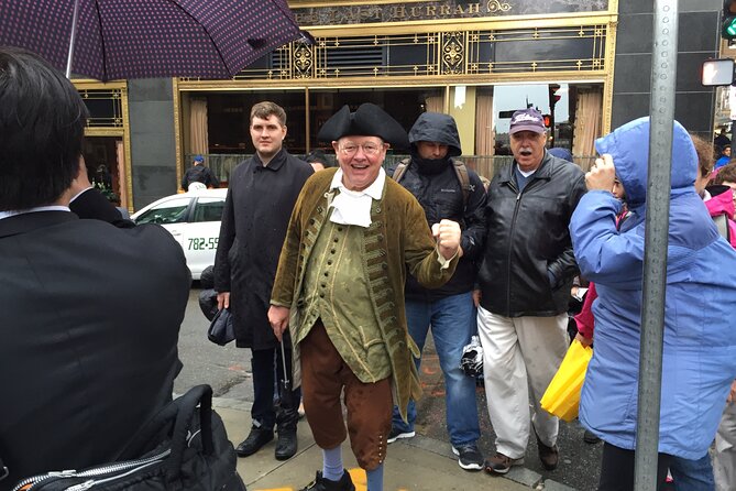 Private 1.5-Hour Freedom Trail Walking Tour with Costumed Guide - Choosing between 11 stops and the full 16