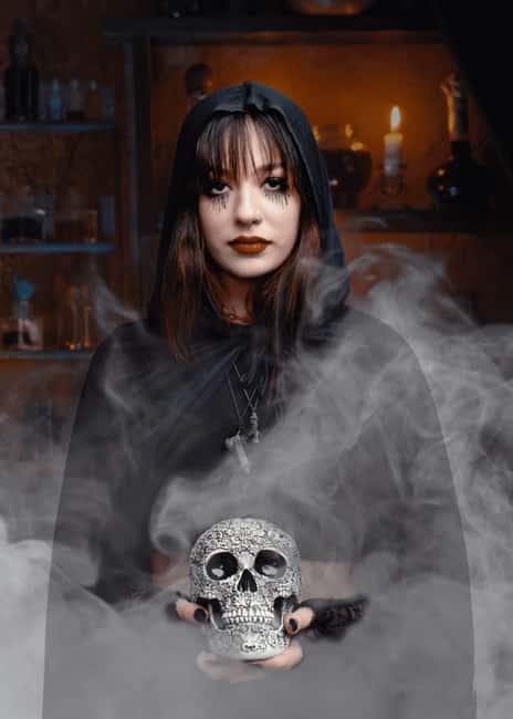 Salem Ghost Tours: Witches & Wicked Whispers - Old Burying Point Cemetery puts the stories in context