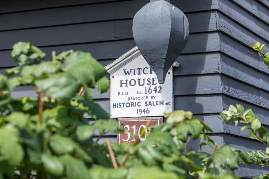 Salem: Ghosts of Salem Walking Tour - Old Burying Point Cemetery sets the mood