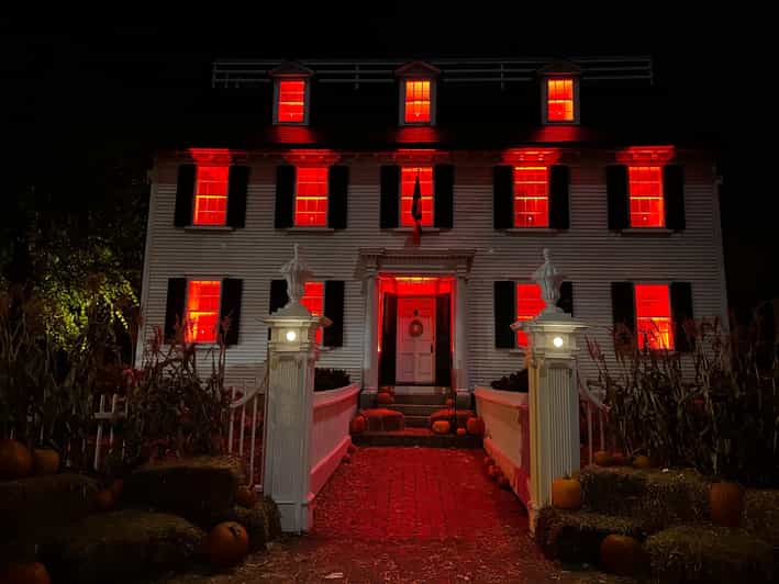 Salem, MA: Hocus Pocus Movie Guided Walking Tour - Starting at Salem Common with a movie in mind