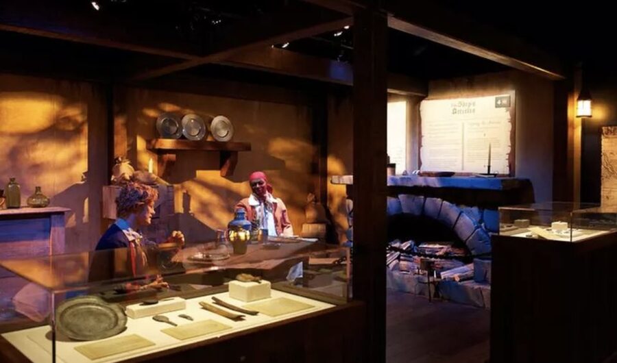 Salem: Pirate Museum with Authentic Treasures Entry Ticket - Starting with the film and the story of Black Sam