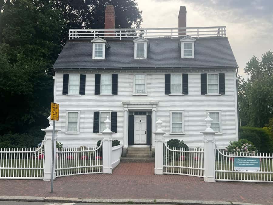 Salem: Witch Trial History and Salem Haunts Walking Tour - Finding Hocus Pocus movie locations
